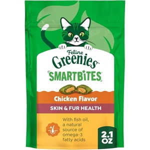 Greenies Feline Smartbites Skin & Fur Health Cat Treats, Chicken, 4.6 oz | Fish oil & ground flaxseed, omega-3 fatty acids, no artificial flavors/preservatives, under 2 cal/treat, crunchy & soft(Chicken)